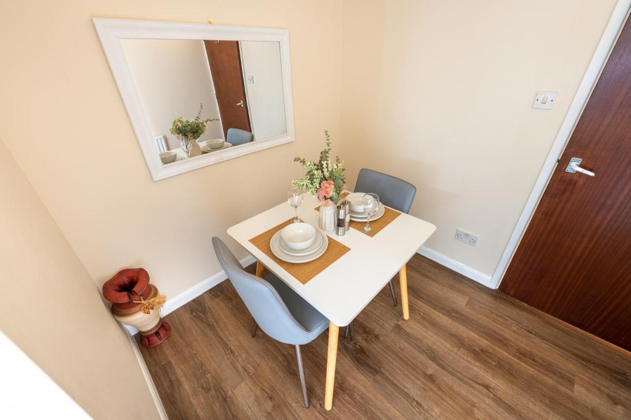 Grange Studio Apartment - Heathrow Staines-upon-Thames Eksteriør billede