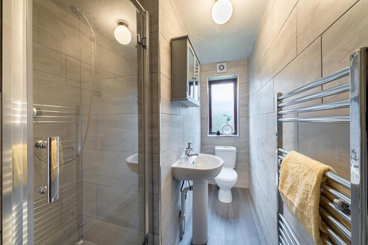 Grange Studio Apartment - Heathrow Staines-upon-Thames Eksteriør billede