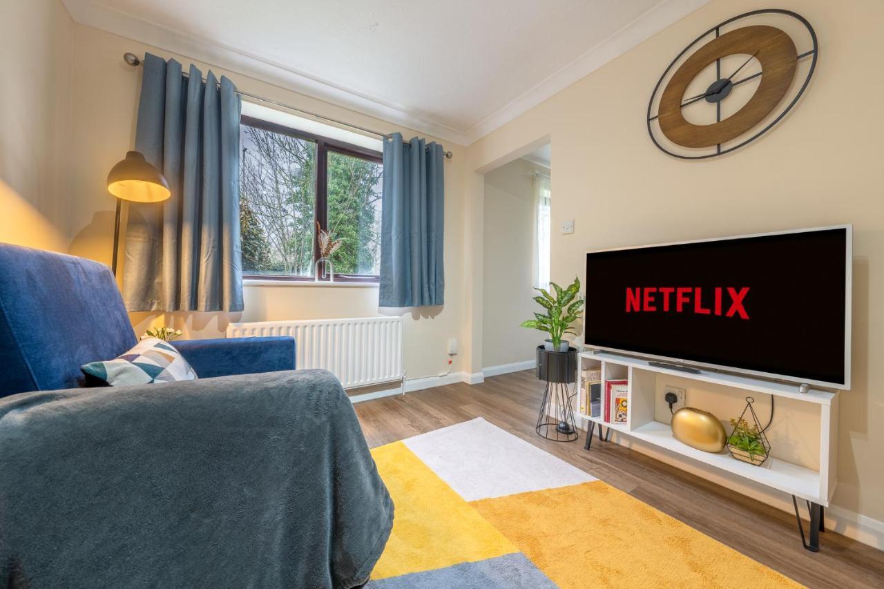 Grange Studio Apartment - Heathrow Staines-upon-Thames Eksteriør billede