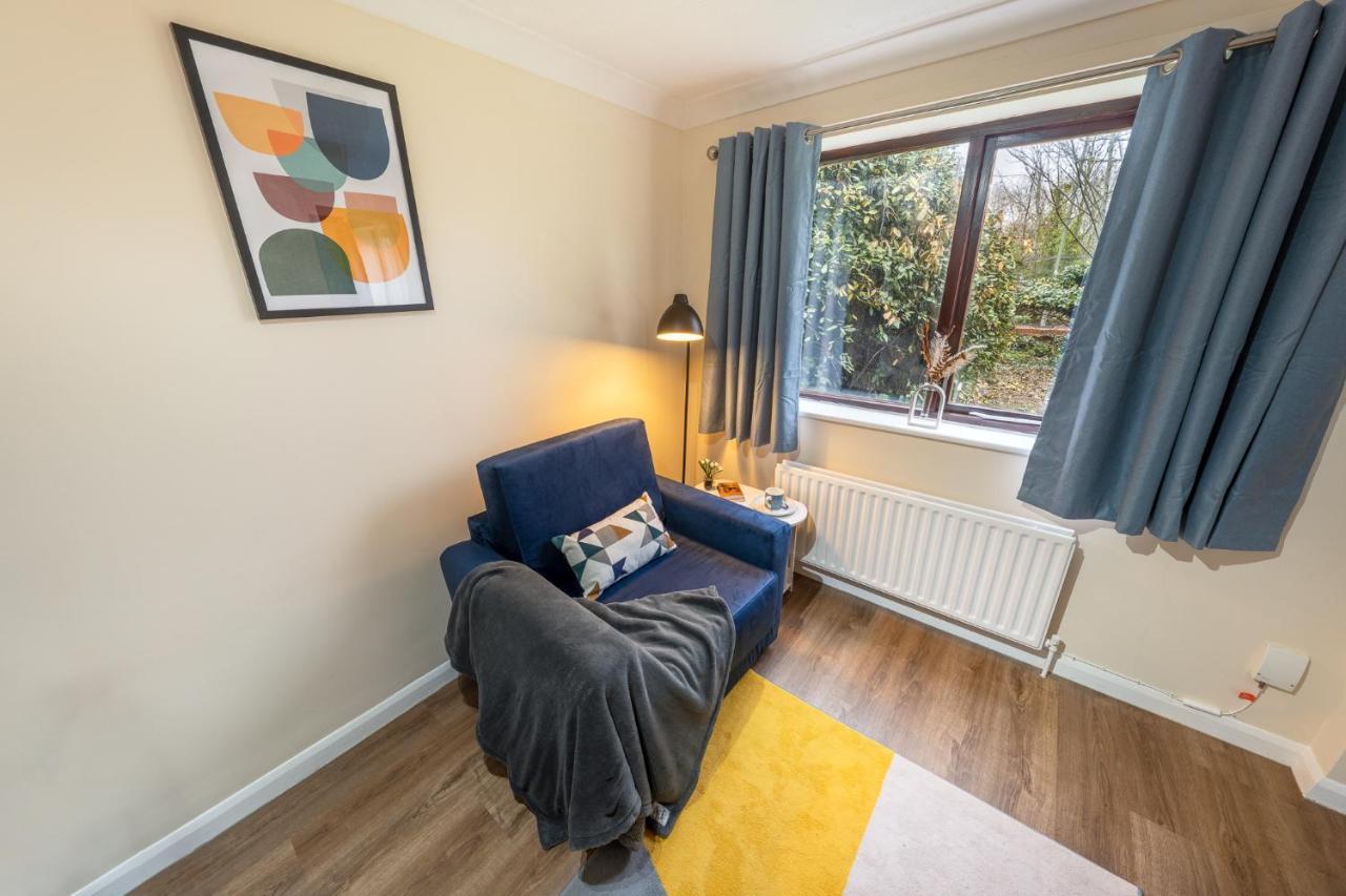 Grange Studio Apartment - Heathrow Staines-upon-Thames Eksteriør billede