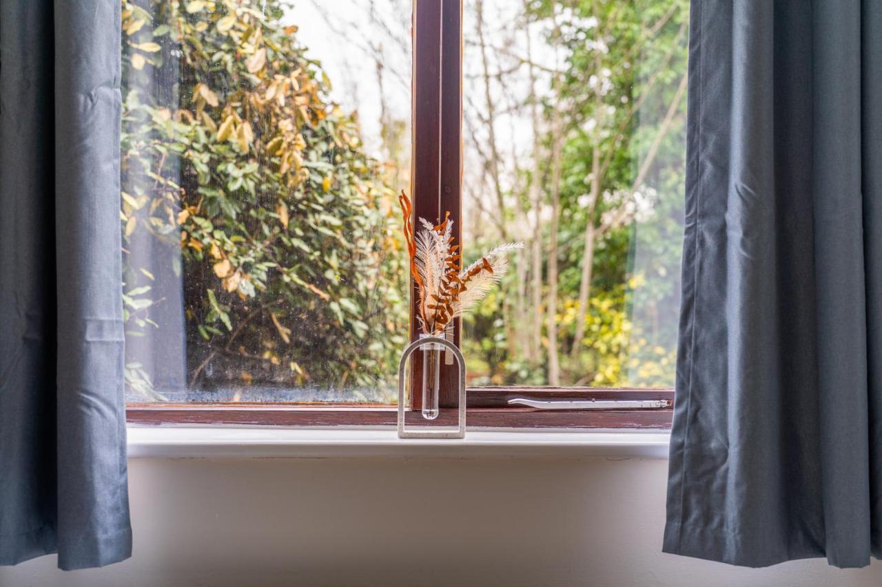 Grange Studio Apartment - Heathrow Staines-upon-Thames Eksteriør billede