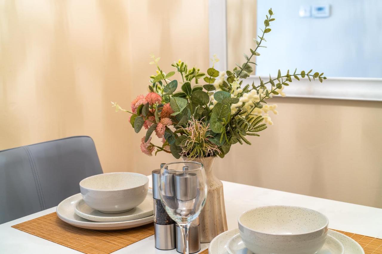 Grange Studio Apartment - Heathrow Staines-upon-Thames Eksteriør billede